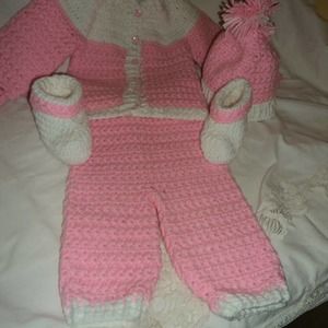 BABY GIRL SNOW SUIT 3-6 mos